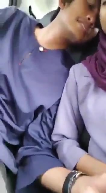 Abis Nikah, Pamer Kemesraan Di Taksi